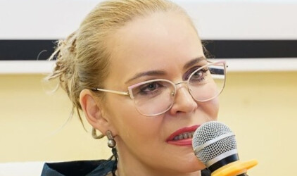 Алена Яковлева объяснила, почему не общалась с отцом